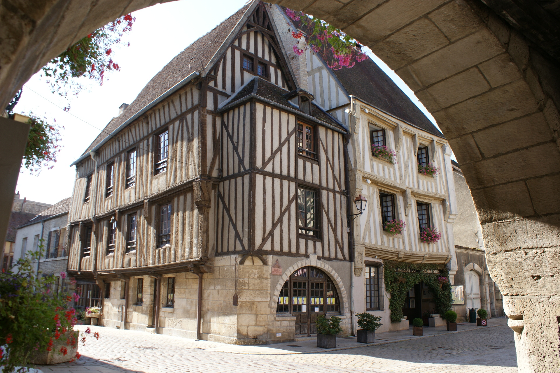 la seule agence immobilière à noyers sur serein Property Deal