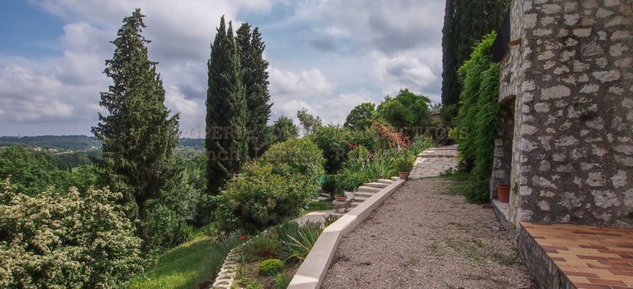 Villa provençale dominante OPIO Villa provençale dominante OPIO