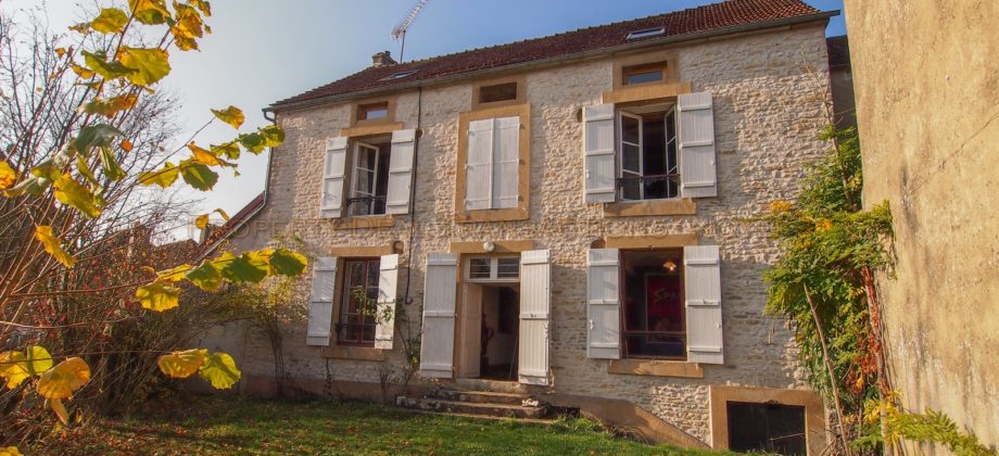 Ancien relais de poste MASSANGIS Ancien relais de poste MASSANGIS