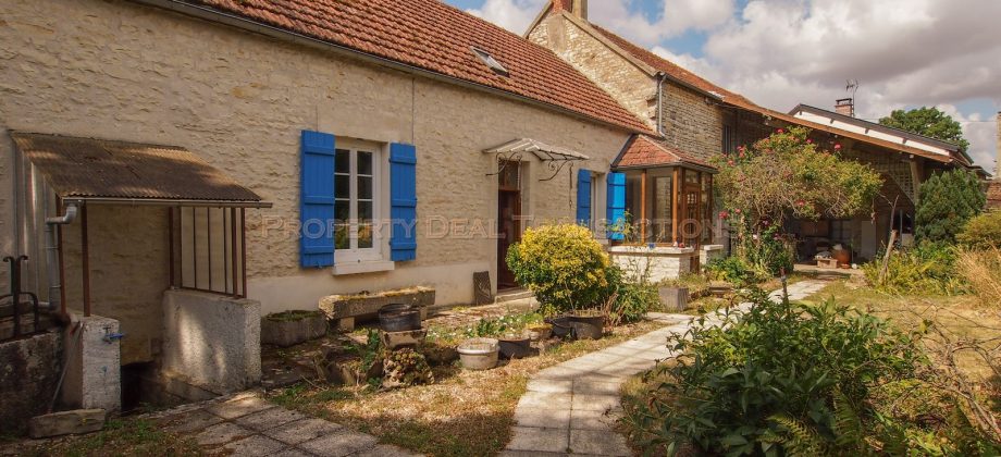 Ancien corps de ferme SARRY 89310 Ancien corps de ferme SARRY 89310