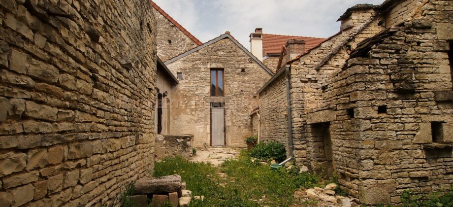 Maison de village rénovée ANNAY sur Serein Maison de village rénovée ANNAY sur Serein