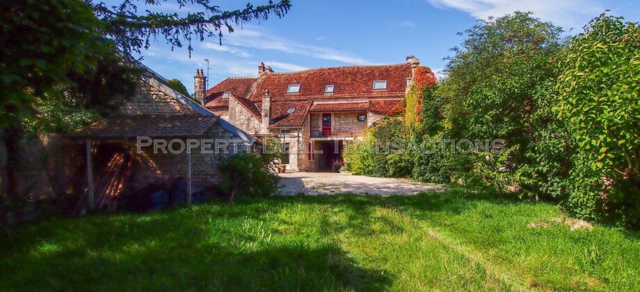 Ancien relais de poste Yrouerre Ancien relais de poste Yrouerre